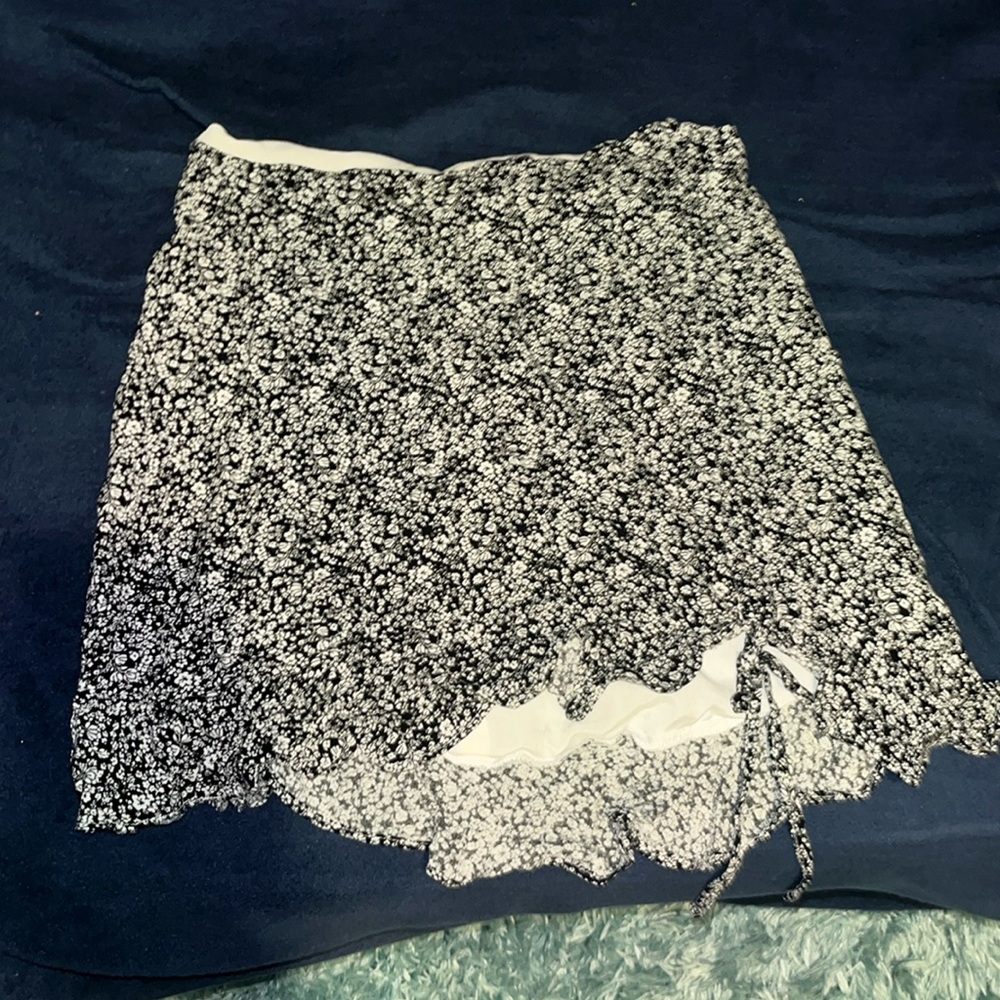 Forever 21 Skirt, Size Small, Black and White Floral pattern